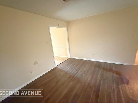 3rd image of 10631 Sagewillow Ln