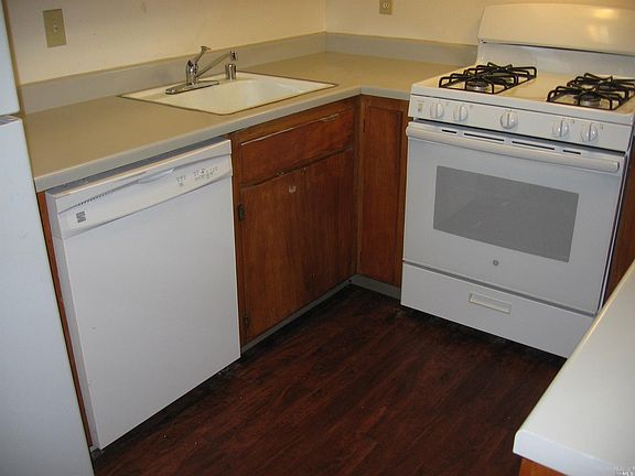 5th image of 270 Brown St APT 10