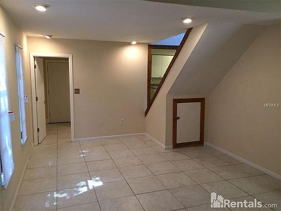 3rd image of 809 Jeffcoat St