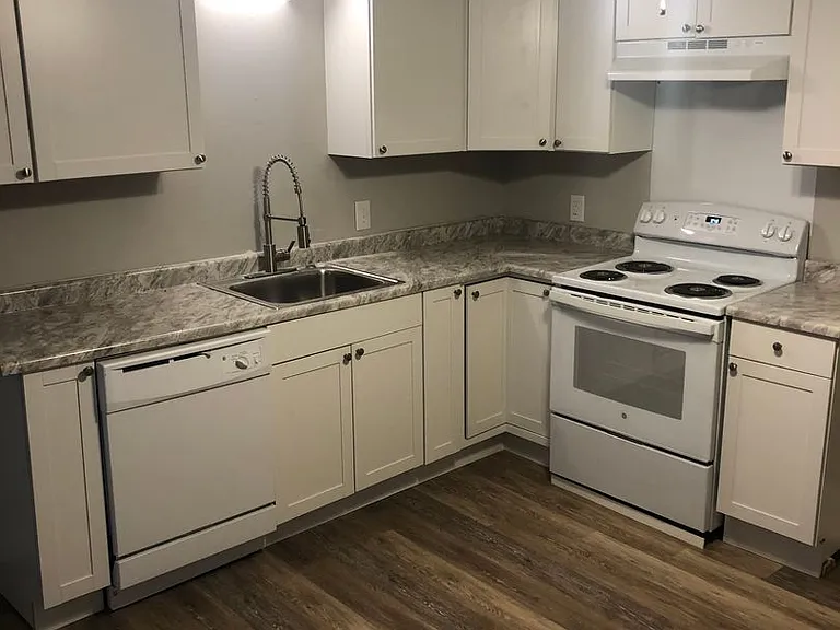 405 Johnson St — Photo 6