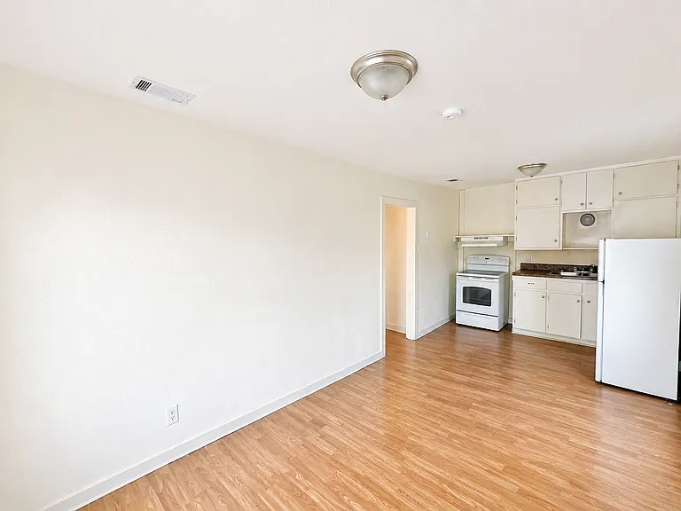 424 W Green Ave — Photo 4