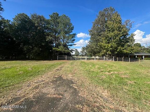 2nd image of Lone Oak Dr