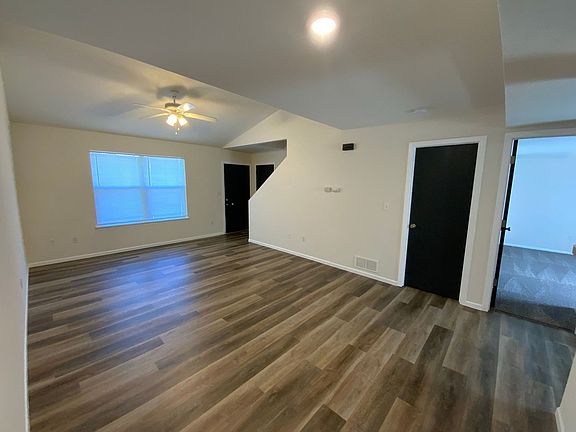 3rd image of 3602 Zinnia Dr