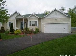 202 Timber Ridge Dr, Camillus, NY 13031