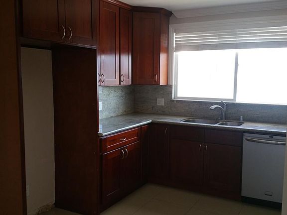 5th image of 230 Abbot Ave #House