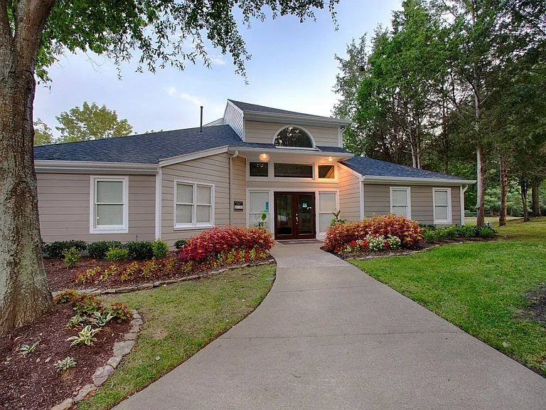 Welcoming Leasing Office