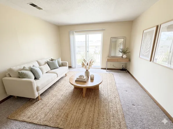 730 Russell Rd, 730 Russell Rd APT 11, Waterloo, IA 50701