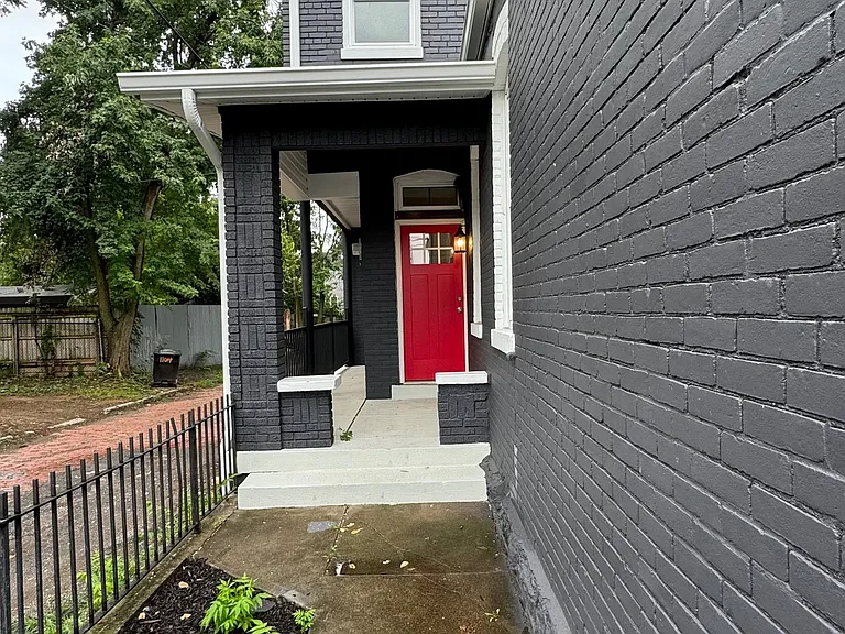 726 E Saint Catherine St — Photo 5