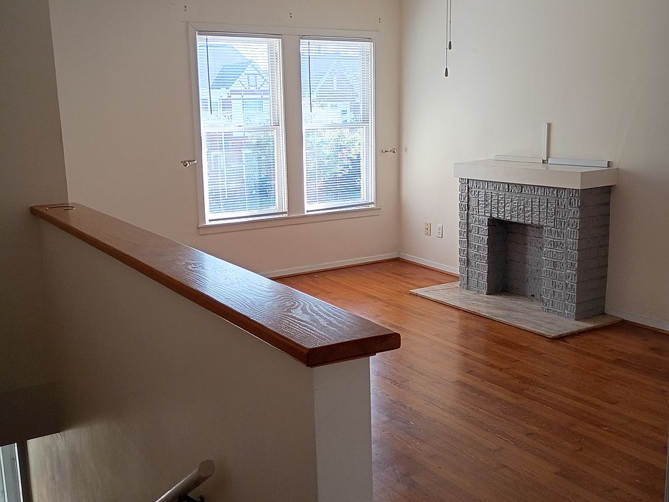 Much light in the living room.