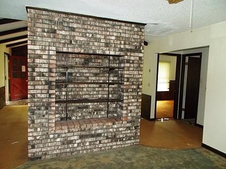 4th image of 504 S Countryside Dr