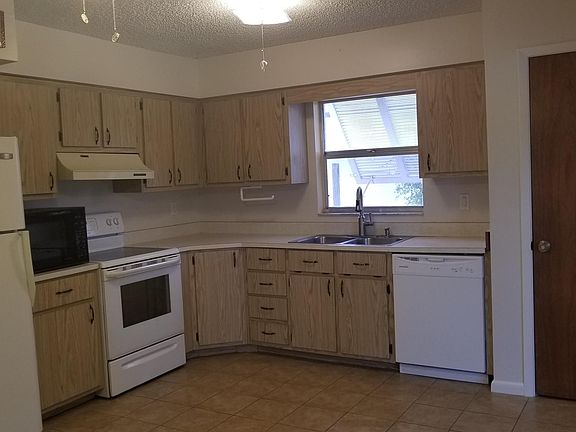 5th image of 18240 Louise Dr