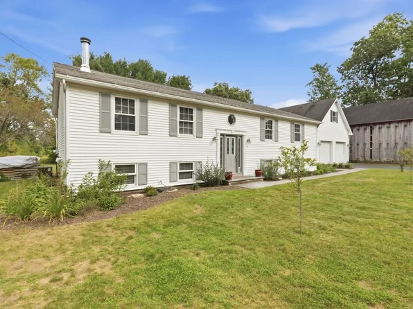 96 Straits Rd, Hatfield, MA 01038