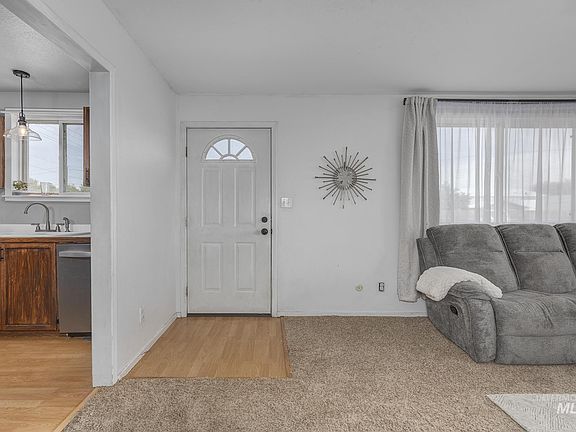 4th image of 1534 NE 10th Ave
