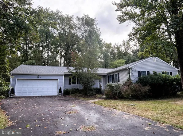 6 E Delaware Trl, Medford, NJ 08055