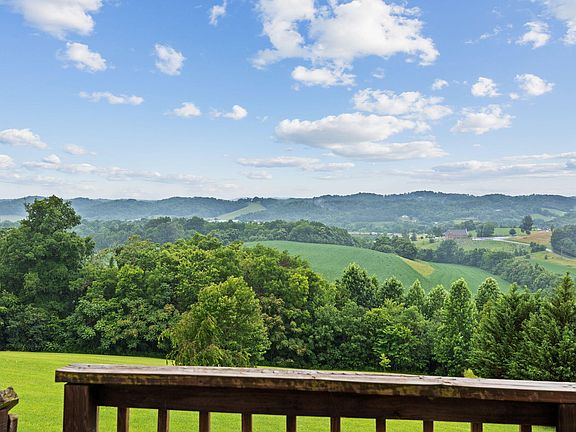 3rd image of 1095 Highland Meadows Way