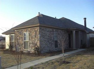 70 Laurel Pl, Deatsville, AL 36022