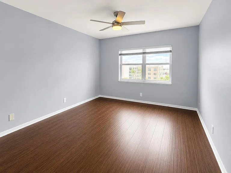 400 N Riverside Dr #505 — Photo 9