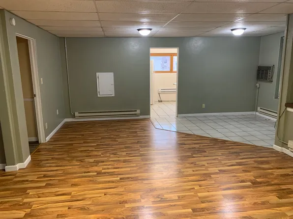 5 S Main St, Fayette, IA