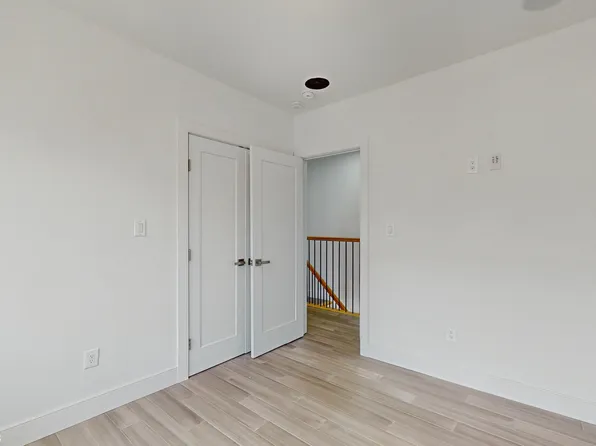 3912 Lyme Avenue image 15 of 23