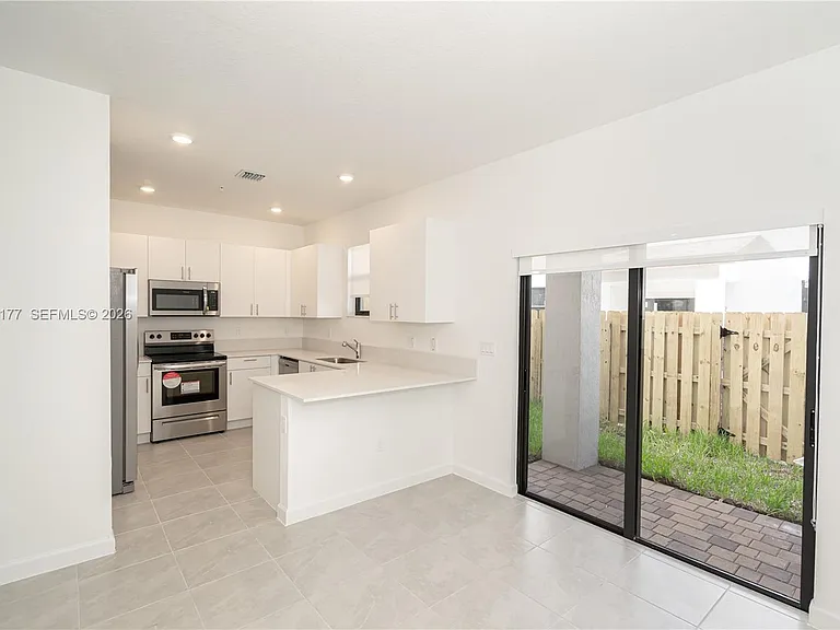 270 SW 159th Pl — Photo 7