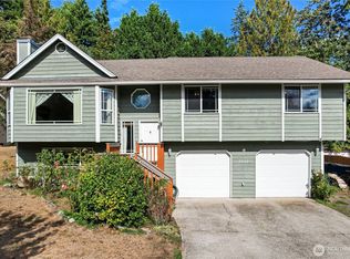 7529 Bridge Pl NE, Bremerton, WA 98311