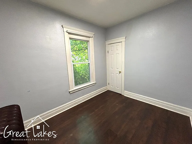 645 Gladstone St — Photo 12