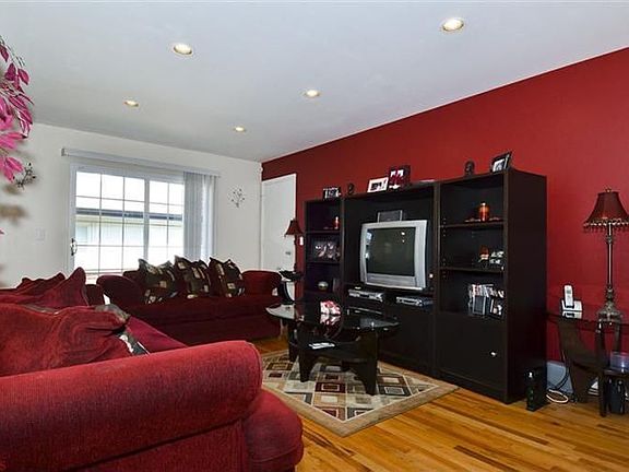 2nd image of 5240 Ponawanda Trl