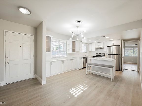 3rd image of 2101 Las Flores St