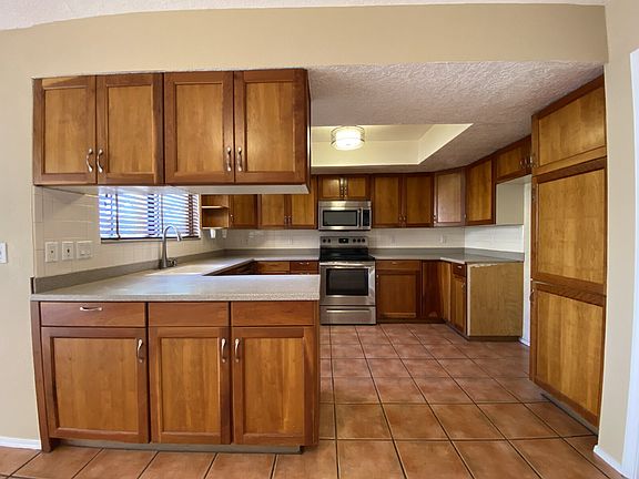 5th image of 7544 Thornwood Dr NE