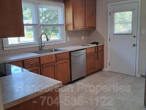 2nd image of 922 Smith St
