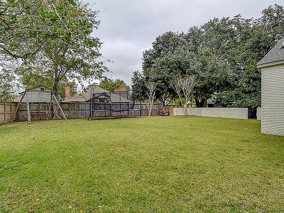 4th image of 12030 Chester Dr