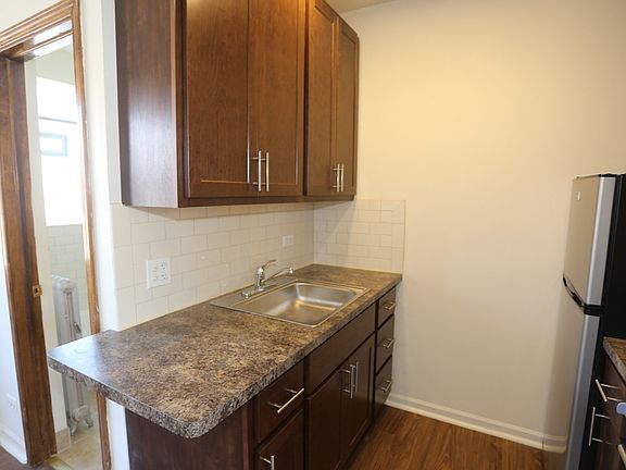 3rd image of 4241 N Kenmore Ave Unit 308