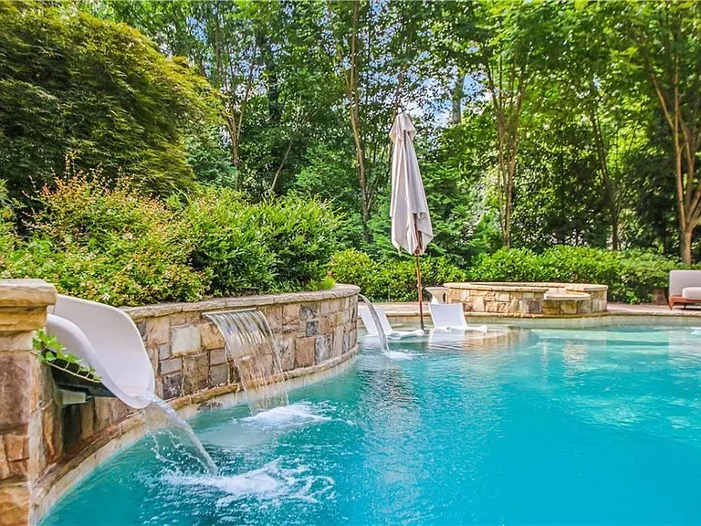 5265 Peachtree Dunwoody Rd — Photo 25