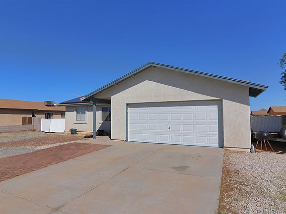2nd image of 8716 E 39th Pl