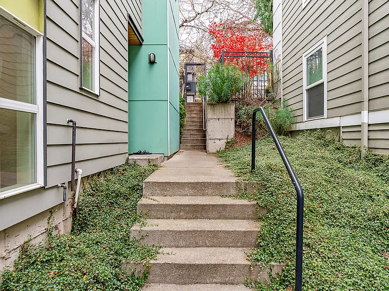 Videre - Courtyard Studios on Cap Hill! — Photo 22