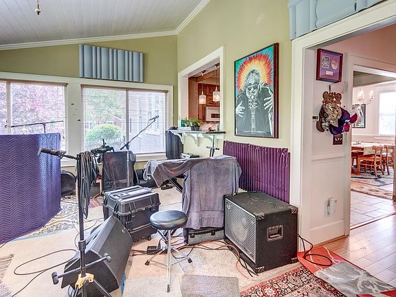4th image of 550 Elizabeth Pl
