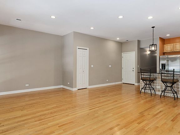5th image of 815 W Superior St Unit 2
