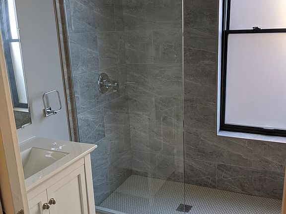 4th image of 1540 Elm St #3