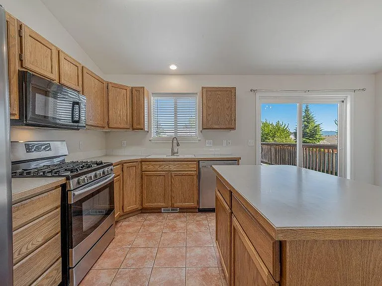 1179 W Cardinal Ave — Photo 8