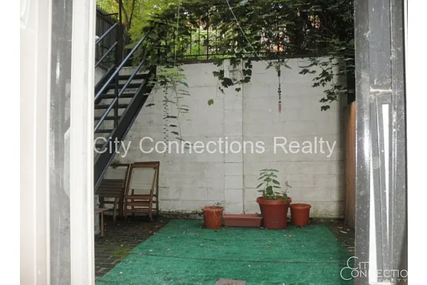 Rented by City Connections Realty | media 5