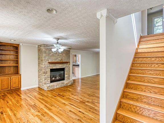 2nd image of 2360 Lewisburg Rd