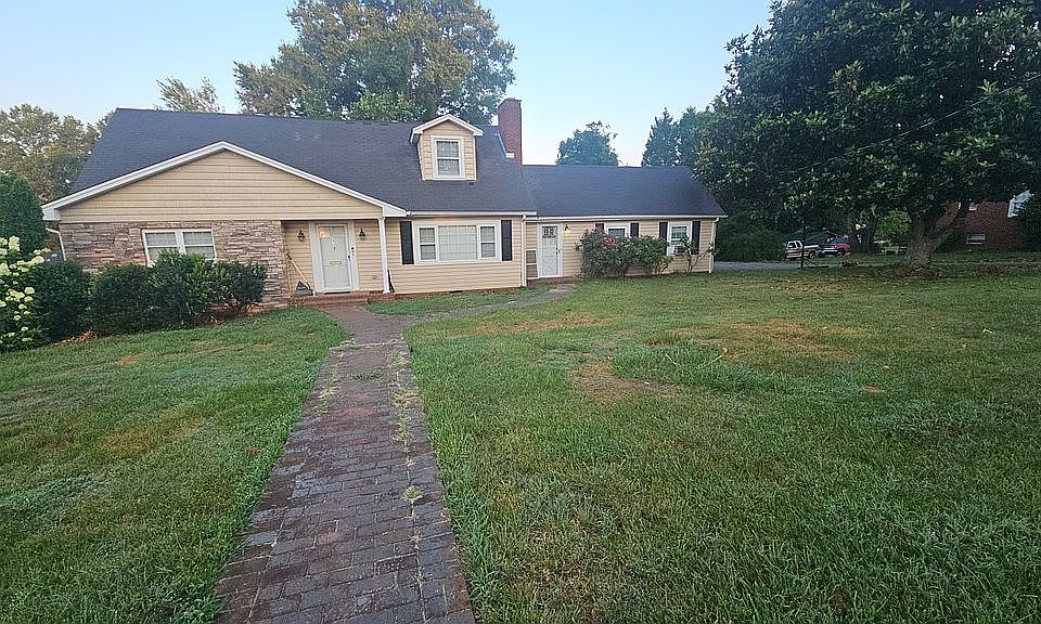 2nd image of 10 Woods Dr