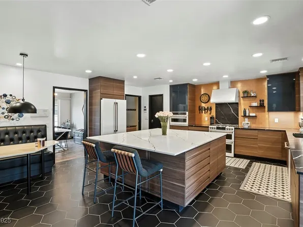 3219 S Torrey Pines Dr, Las Vegas, NV 89146