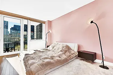 Rented by R New York