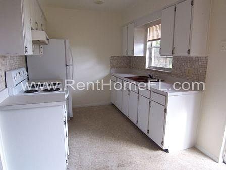 2nd image of 911 Park Manor Dr