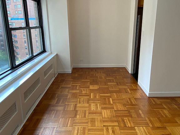 4th image of 412 E 55th St APT 10E