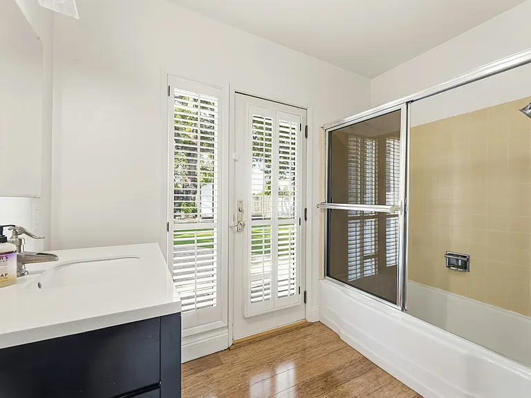 full bathroom #2