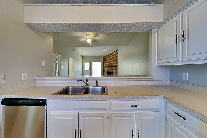 2 bed, 2.0 bath, 1521 sqft, $2,099 — Photo 3