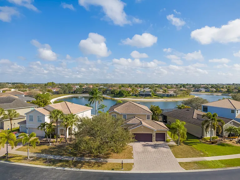 2788 Inlet Cove Ln W — Photo 21
