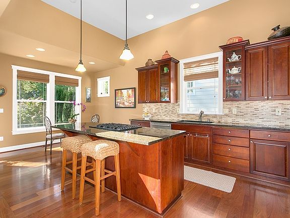 5th image of 3805 Cameron Dr NE